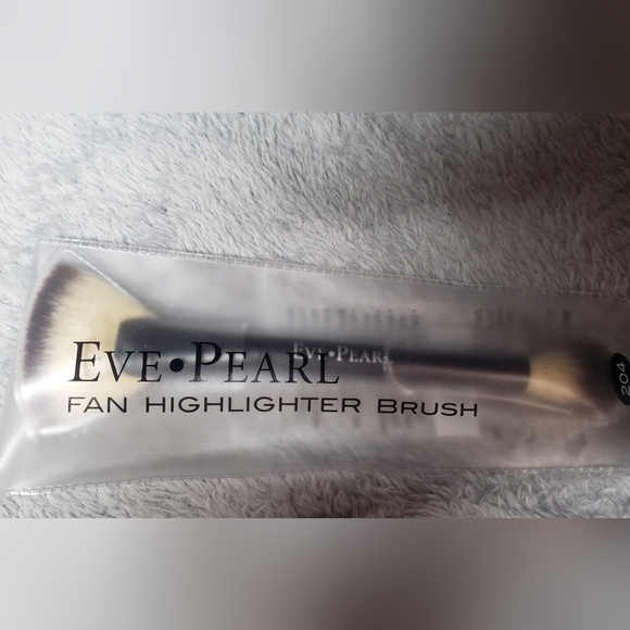 ❤HOST PICK❤EVE PEARL 204 Dual Fan Highlight Brush (NEW) - Picture 3 of 7
